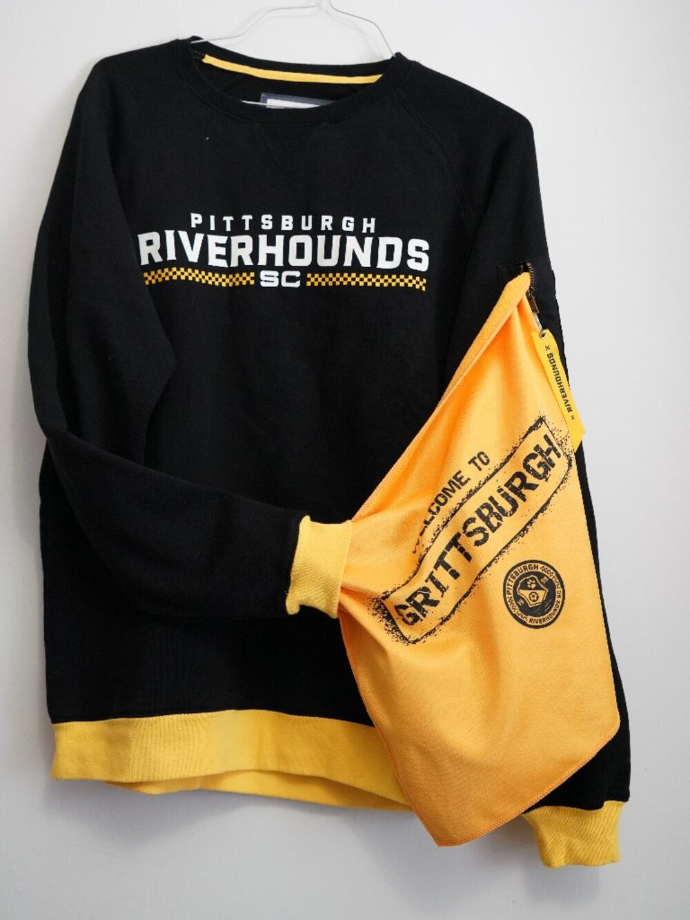 Pittsburgh Riverhounds SC Sweater/ Towel-Mens L-USL Championship-American Soccer